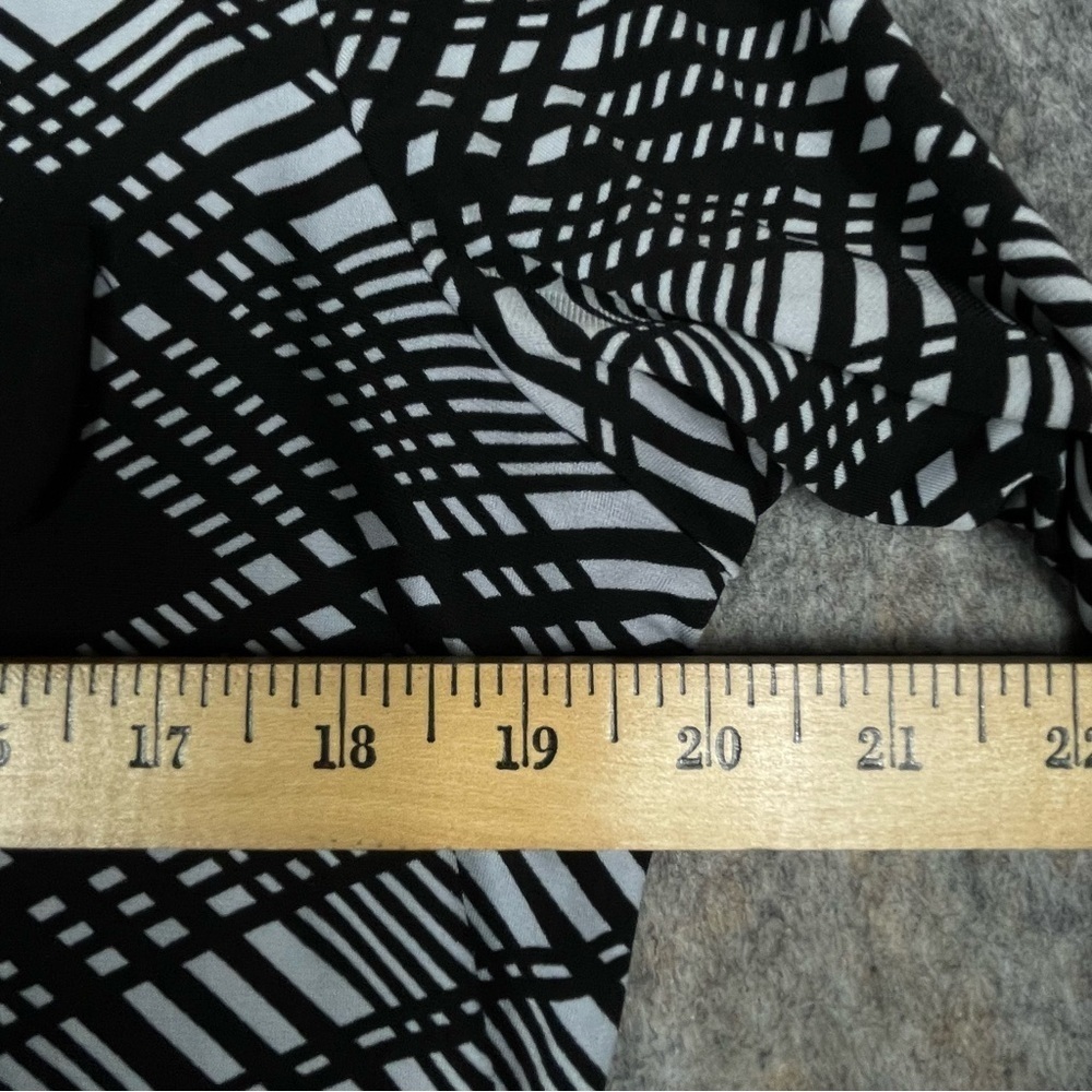 Diana Bell Black White Diagonal Print Office Attire Polished Casual Top - Sz M - Picture 14 of 16